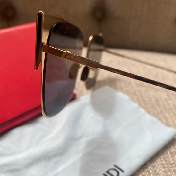 FENDI - Picture 2 of 3